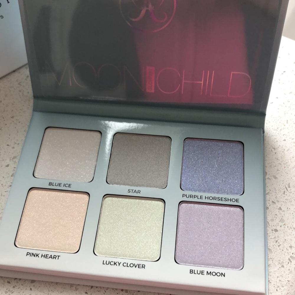 Anastasia of Beverly Hills Moonchild Glow kit